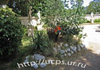 Странный сад со скульптурами